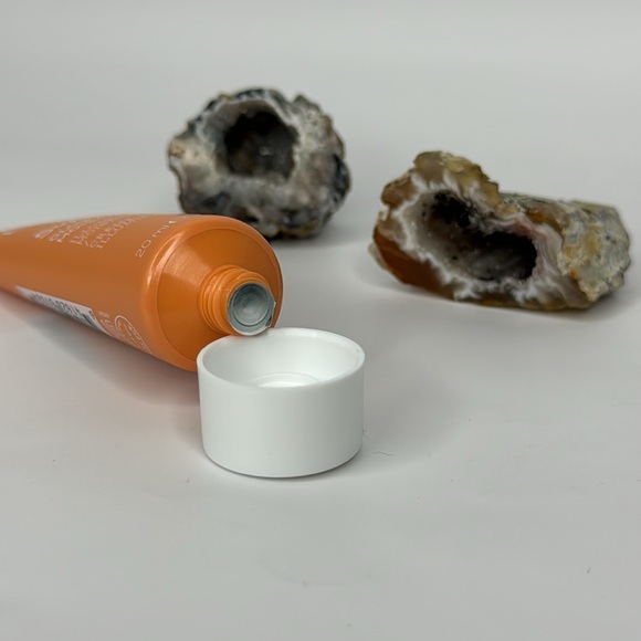 ELEMIS, Superfood Glow Primer - Picture 3 of 3